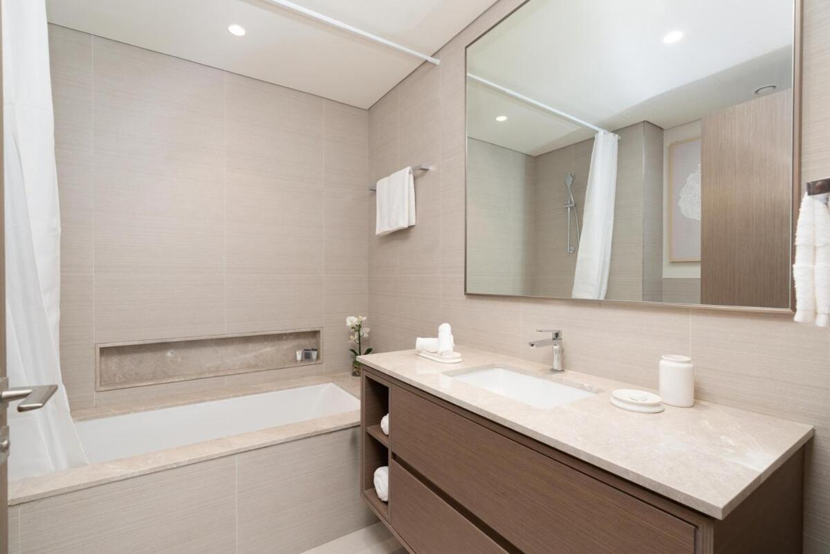 Grande, Luxurious 2 Bedroom Burj Khalifa & Fountain View Apartment Dubai